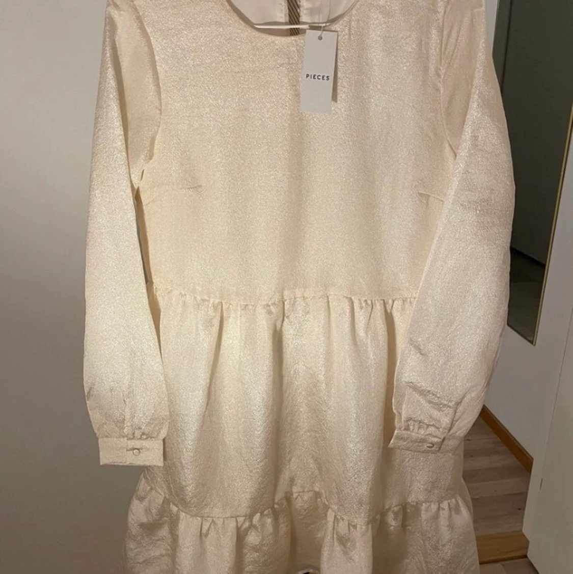  Ny glittrig guldig beige festklänning 