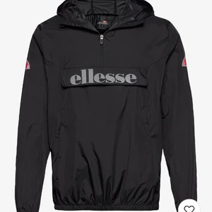 Ellese al acera  - Hej jag säljer en vindjacka / regn. Den är helt ny och är använd 2 gånger. Jag säljer den pga att den inte passade min stil och jag kunde inte göra en retur på den. Jag köpte den från Boozt.com för 850 kronor. Jag kan frakta och mötas upp i min port.