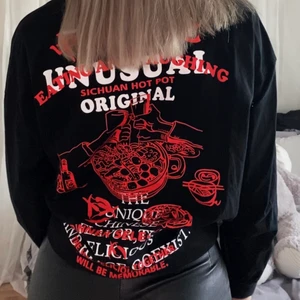 Långärmad - Oversized långärmad T-shirt från SHEIN. Sitter super, bra kvalitet på tyget. Strl L. Bra skick! Köparen står för frakten💕