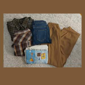 PLAGG: Bruna mjukisbyxor, blåa jeans, T-shirt och 2 flannel skjortor.