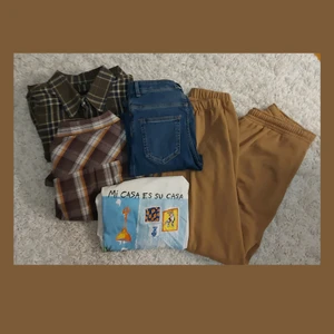 Vintage inspirerad Style bundle - PLAGG: Bruna mjukisbyxor, blåa jeans, T-shirt och 2 flannel skjortor.