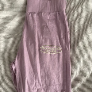 Missguided tights - Köpta på Nelly för 2 månader sedan, super fin färg & med snit intill benet som går att justera!! 