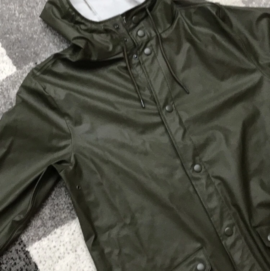 Regnjacka storlek XS från Weekday  - 90