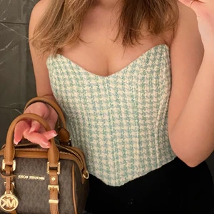 Korsett - Jätte fin korset från zara i storlek S, använd en gång💘