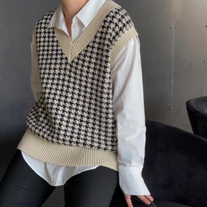 Stickad väst -  stickad väst i bra skick 