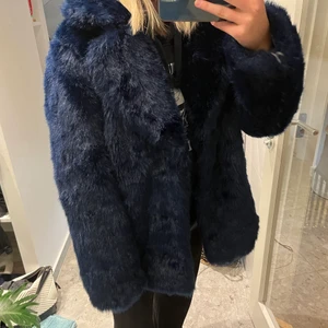 Pälsjacka  - Säljer pälsjacka från Asos, helt ny!