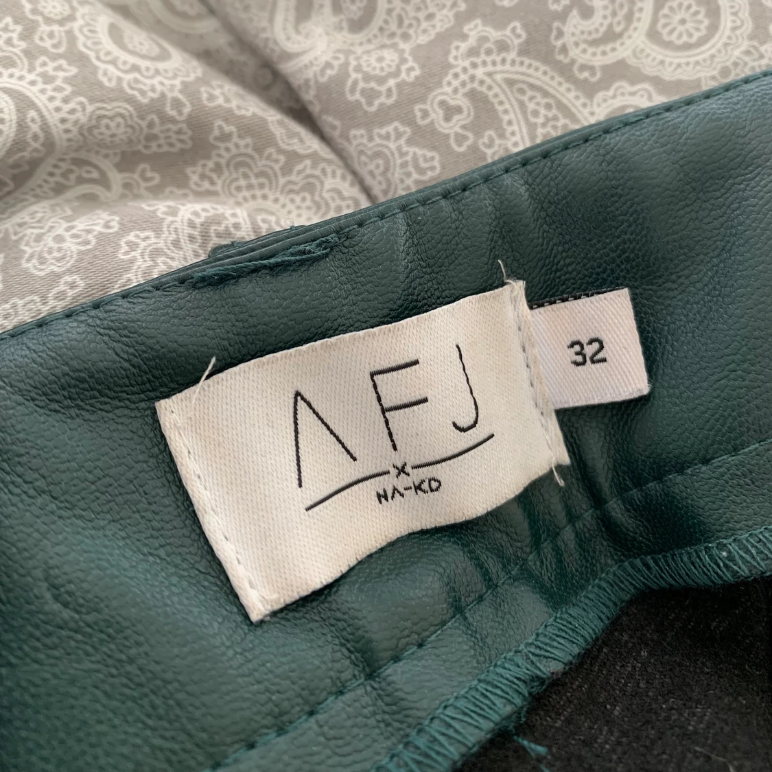 Gröna skinnbyxor - 90