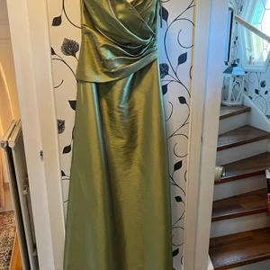 Balklänning från Nixa - Balklänning från Nixa i strl 36. Oanvänt. Pris 700kr. 