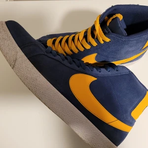 Nike sb zoom blazer - Använd ett fåtal gånger då dom är förstora. Ser dessutom helt nya ut. Perfekta gymskor eller bara ett par skor till sommaren