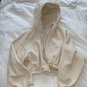 Weekday ljus beige hoodie, XS - En fin hoodie med dragkedja! Använd 3-4 gånger men super fint i skick!!❤️
