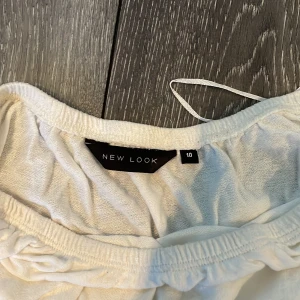 Tunn långärmad puffig magtröja - Tunn tröja, bra att ha på sommaren eller på fest.