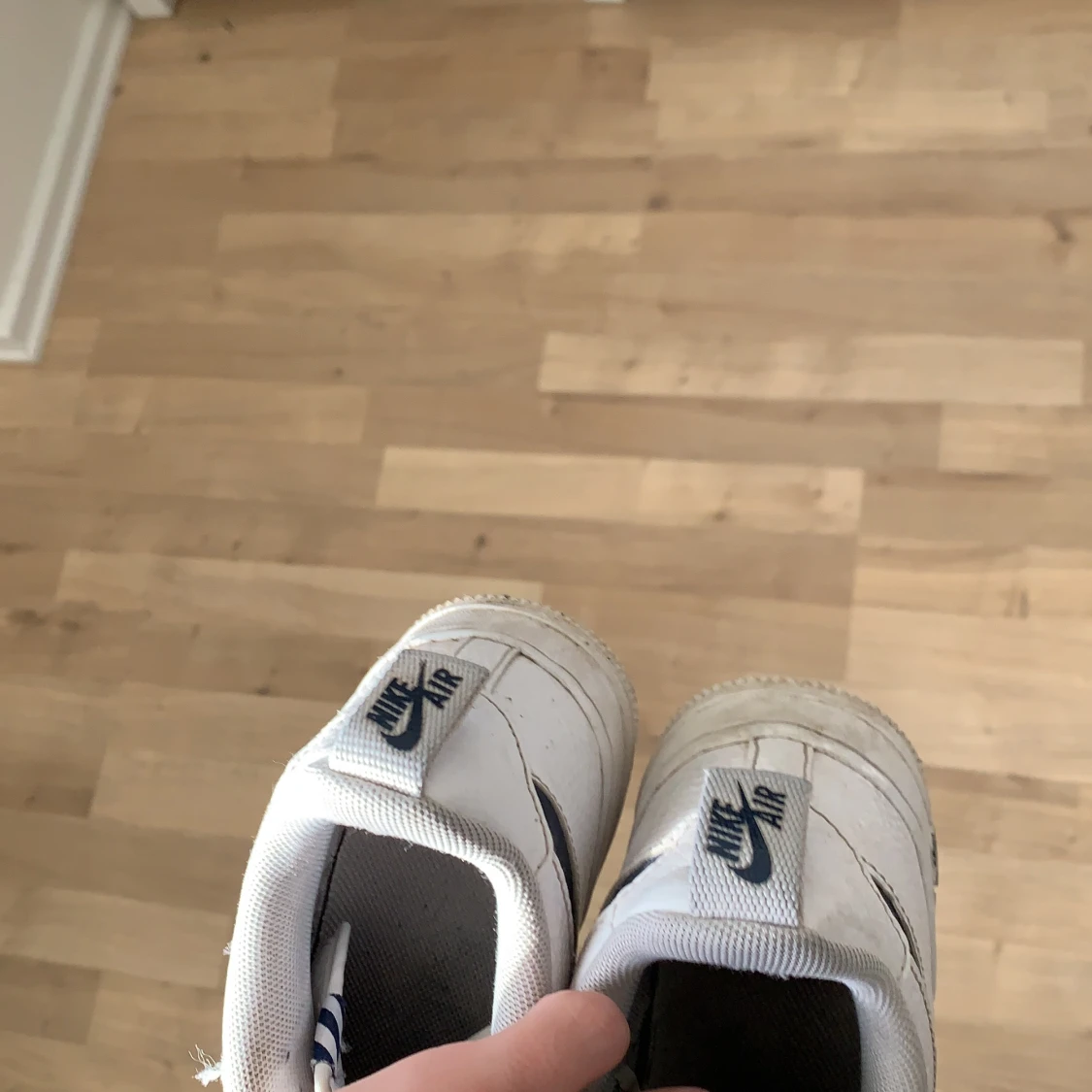 vita air force 1 storlek 39 1 år gamla  - 91