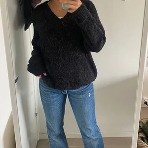 Mysig tröja! - Supermysig tröja perfekt nu i höst😍 jag på bilden är M. Möts på söder annars står köparen för frakt på 66kr ❤️