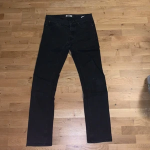 Acne studios jeans  - Svarta acne studios jeans, använt skick men inga skador. Storlek 33x34. 