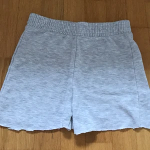 Sköna shorts  - Säljer domhär jätte sköna shortsen❤️använd några gånger. Jag säljer som pga att dom inte kommer till användning. Kom priv om du vill ha fler bilder💌