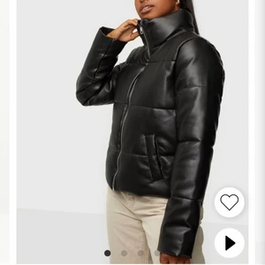 Skinn puffer jacket  - Ny med prislappen kvar från rinascimento 