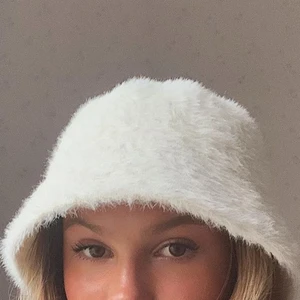 Buckethat - Buckethat från weekday, köpt för 399kr. Köparen står för frakt 💕