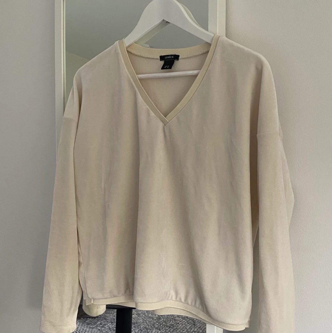 Långärmad tröja i samet. - 90