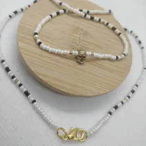 Halsband med gulddödskalle 🔗