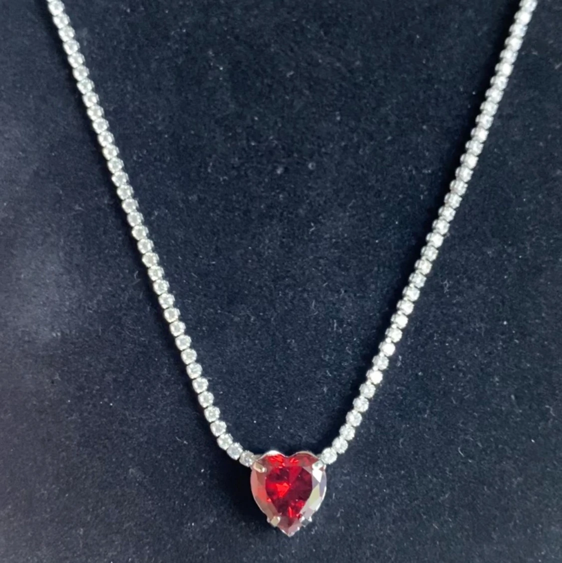 Halsband med diamant 