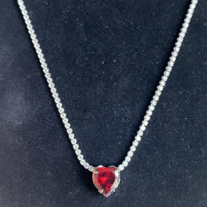 Halsband med diamant  - Oanvänt Diamant halsband som köptes för 300kr