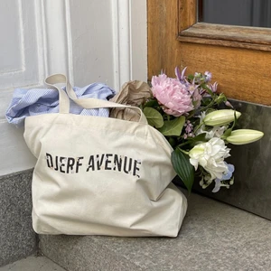 Djerf Avenue Tote bag - Säljer denna superfina Tote Bag från Djerf Avenue då jag har två stycken