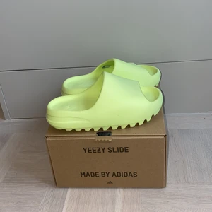 Oanvända slides Yeezy - Frakt tillkommer 66kr (kvitto finns) endast prövade 