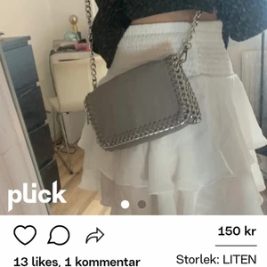 GRÅ TIAMO VÄSKA - FÖRSTA BILDEN ÄR LÅNAD. Säljer denna gråa tiamo väska i fint skick. Eller byter mot en likadan väska i svart! 