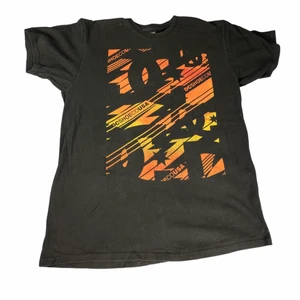 T-shirt - Har massvis av t-shirts! Erbjuder alltid samfrakt och mängdrabatt. PS! Alla priser är förhandlingsbara💝💝