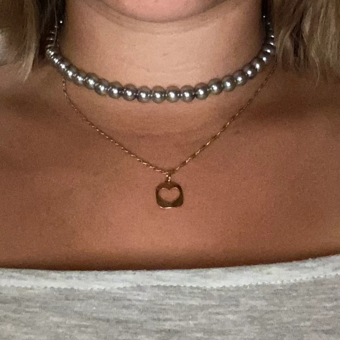 Grått pärlhalsband  - 90