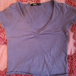 Bik Bok lila tröja S - Uringad lila tröja från bikbok storlek S massar på M då den är stretching.