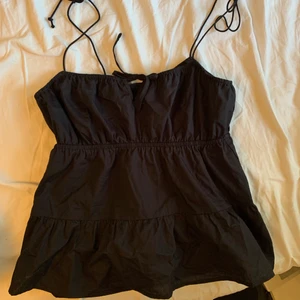 Tipp - Så söt topp från hm slutsåld , köparen står för frakt 