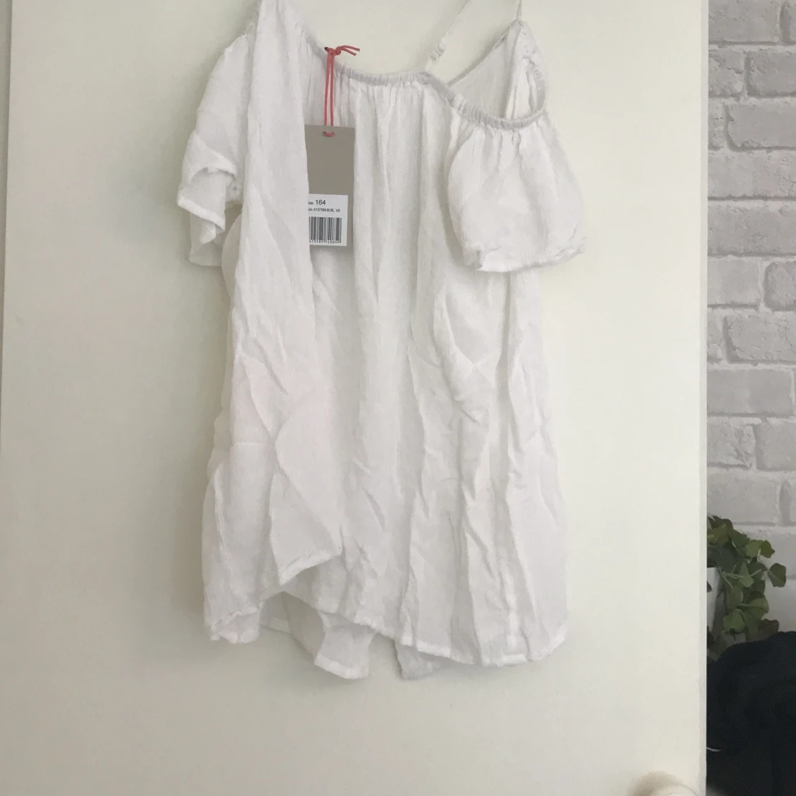 Vit blus med knappar - 90