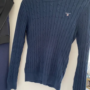 Gant teöja i storlek S - Köpt för 1399:-, knappt använd pågrund av fel storlek. Helt felfri. Flera bilder han skickas