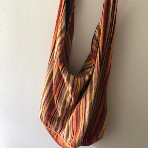 Hippie väska 🌼 - Denna väska är så himla bekväm och fin! Och dessutom unik. Även stor så att mycket får plats i den ☺️ 