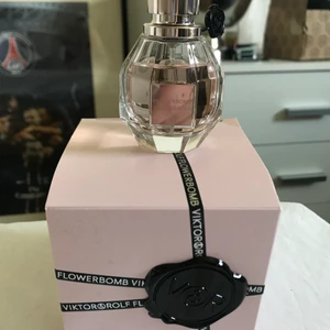 Viktor&rolf - Viktor Rolf flowerbomb knappt använd, nypris 660kr💕