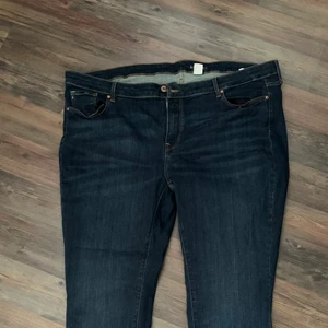 Mörk blåa plus size jeans  - Jag har aldrig använt de. Storlek är 52. 