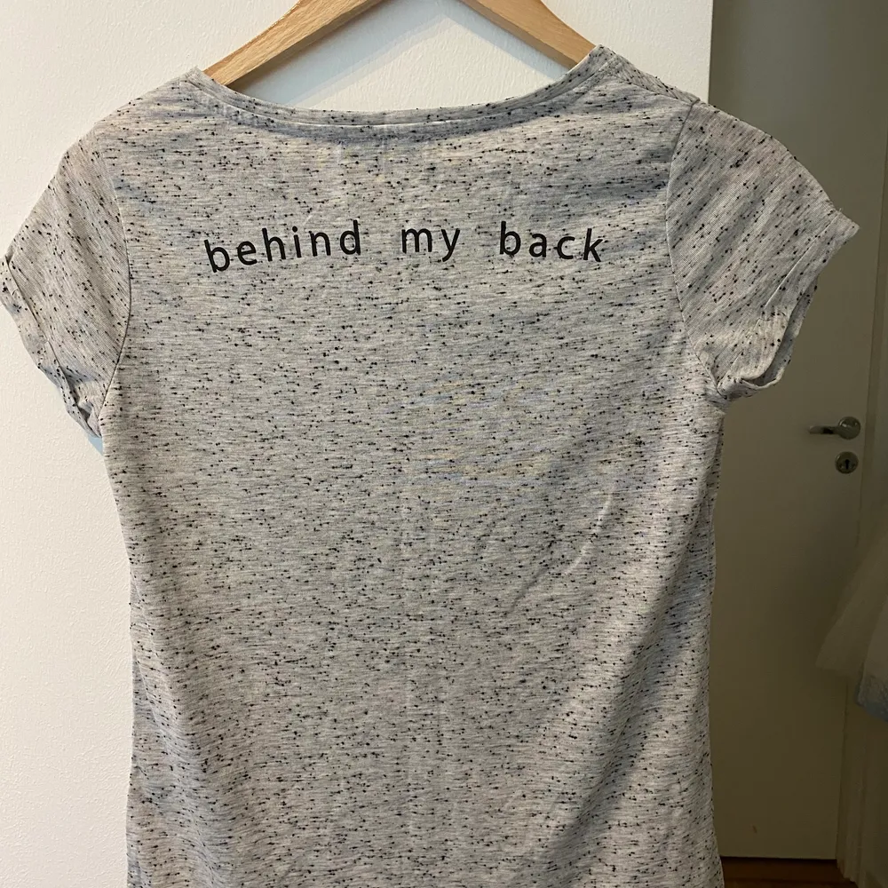 Don’t Talk Behind My Back T-Shirt strl S. I nyskick. . T-shirts.