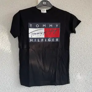 En Tommy hilfiger T-shirt (fake) i stl xs