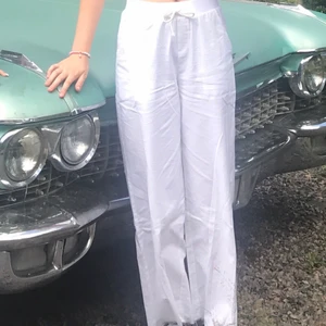 Linnebyxor - Säljer dessa super fina linnebyxor som jag egentligen vill ha kvar men som tyvärr är för korta på mig som är 1,72 💕köpare står för frakt! Vid fler intresserade blir det budgivning.