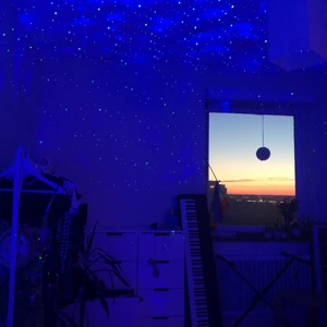 Galax-lampa!!:)) - lampan ger så fint ljus och hela ens rum blir så drömmigt!!! jag har inrett lite nytt och lampan passar inte riktigt stilen längre, så säljer den till någon som hellre vill ha den <3 den är i superbra skick o jag har lådan kvar :) första bilden är från mitt rum!