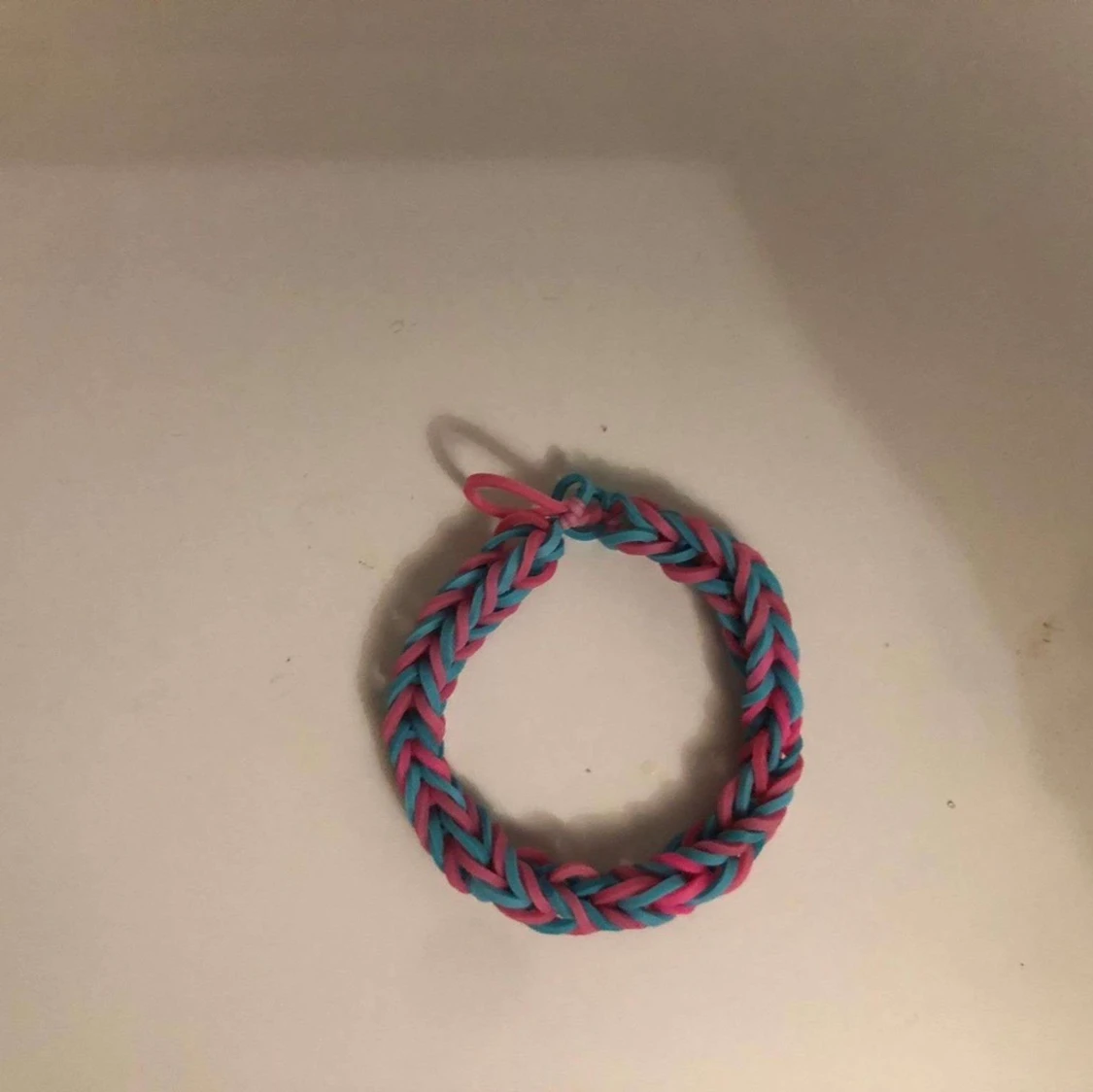 Super fint armband med tvp färger 