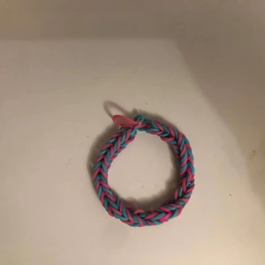 Super fint armband med tvp färger  - Super fint armband med två fantastiskt fina färger ❤️✨ endast 6 kr plus 12 kr frakt 