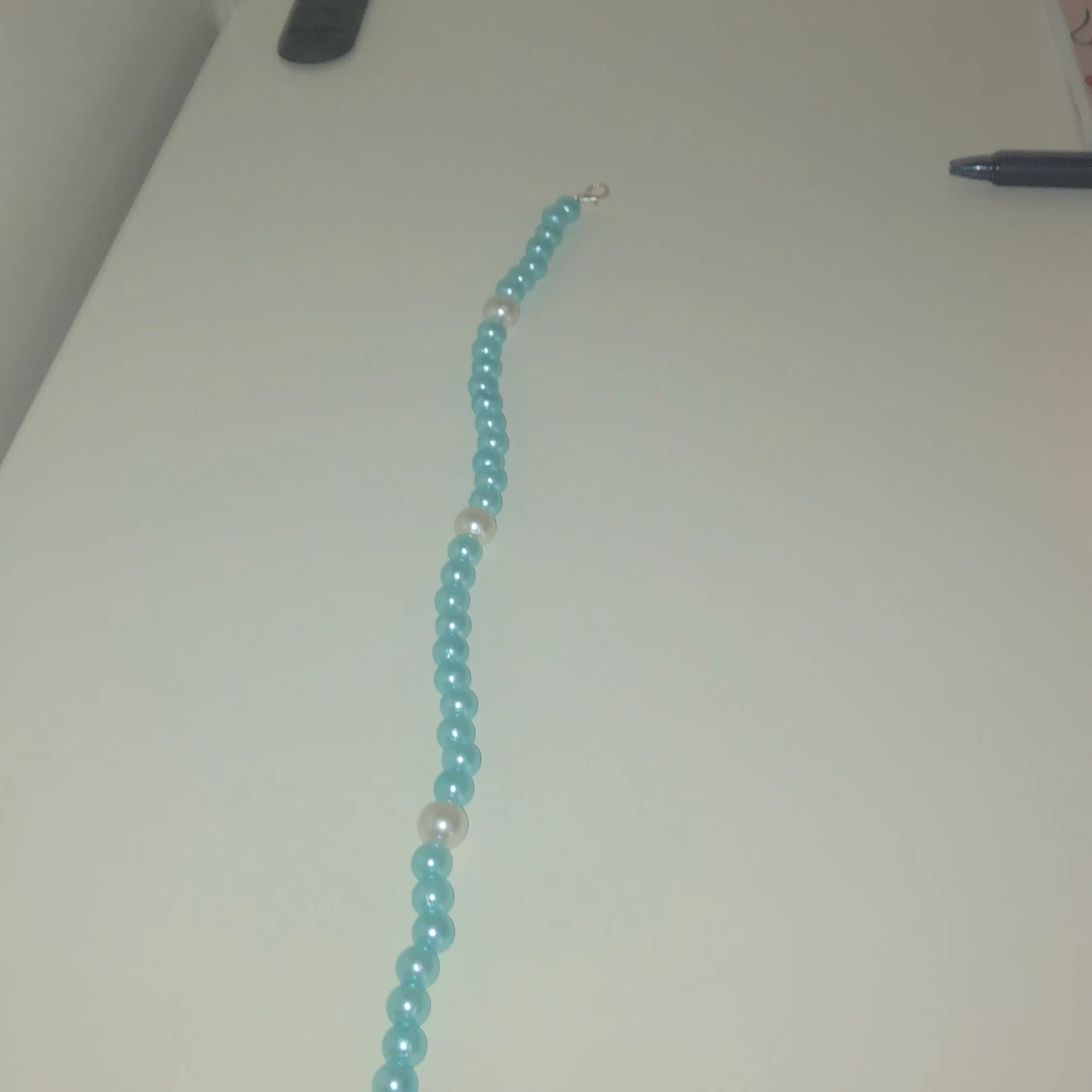 Blåt halsband 💙🤍 - 91