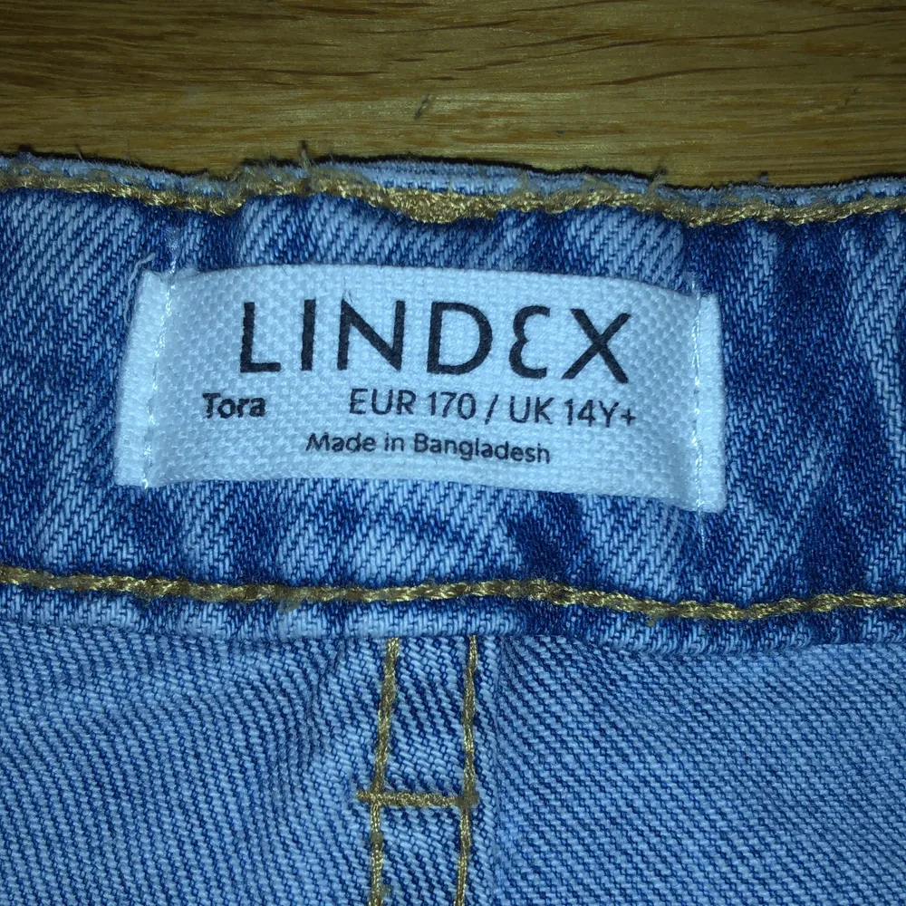 Hej säljer dessa då de blev lite stora i midjan för mig💗men annars super fina i skicket💗pris kan diskuteras. Jeans & Byxor.