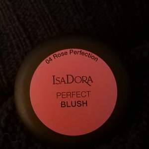Isadora perfect blush 04 rose perfection. Oanvänd:) 