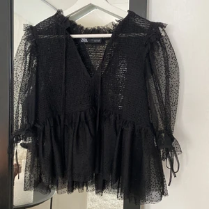 Blus - Blus från Zara i storlek S. Köparen står för frakt😋