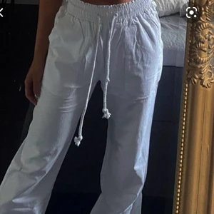 Snyggaste linnebyxorna - Säljer dessa perfekta linnebyxor ifrån by Anastasia❤️så snygga och nästan aldrig använda! Skriv för egna bilder!
