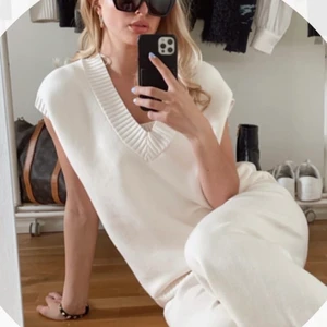 Stickad väst från HM - Stickad vit väst från HM! Använd Max 2 gånger. Storlek S