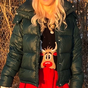 Grön bikbok jacka - Säljer nu denna populära vinterjacka till mycket bra pris. I storlek XS men mer som en S 💚💚 Möts upp i stockholm/enköping eller fraktar 💚💚